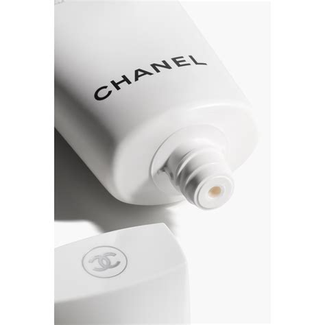 le blanc chanel foam cleanser|Chanel le blanc.